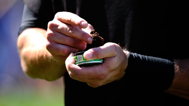 smokeless-tobacco-banned-new-mlb-players.jpg